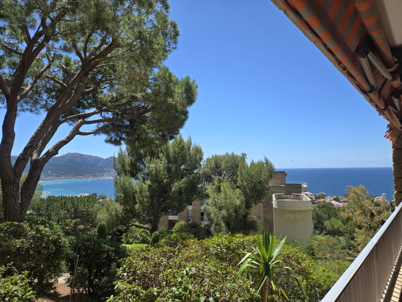 Les Alpilles - T2/3 82 m² - vue mer - terrasse - piscine - gardien & concierge - parking + cave